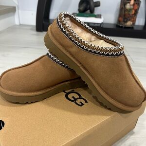UGG W TASMAN